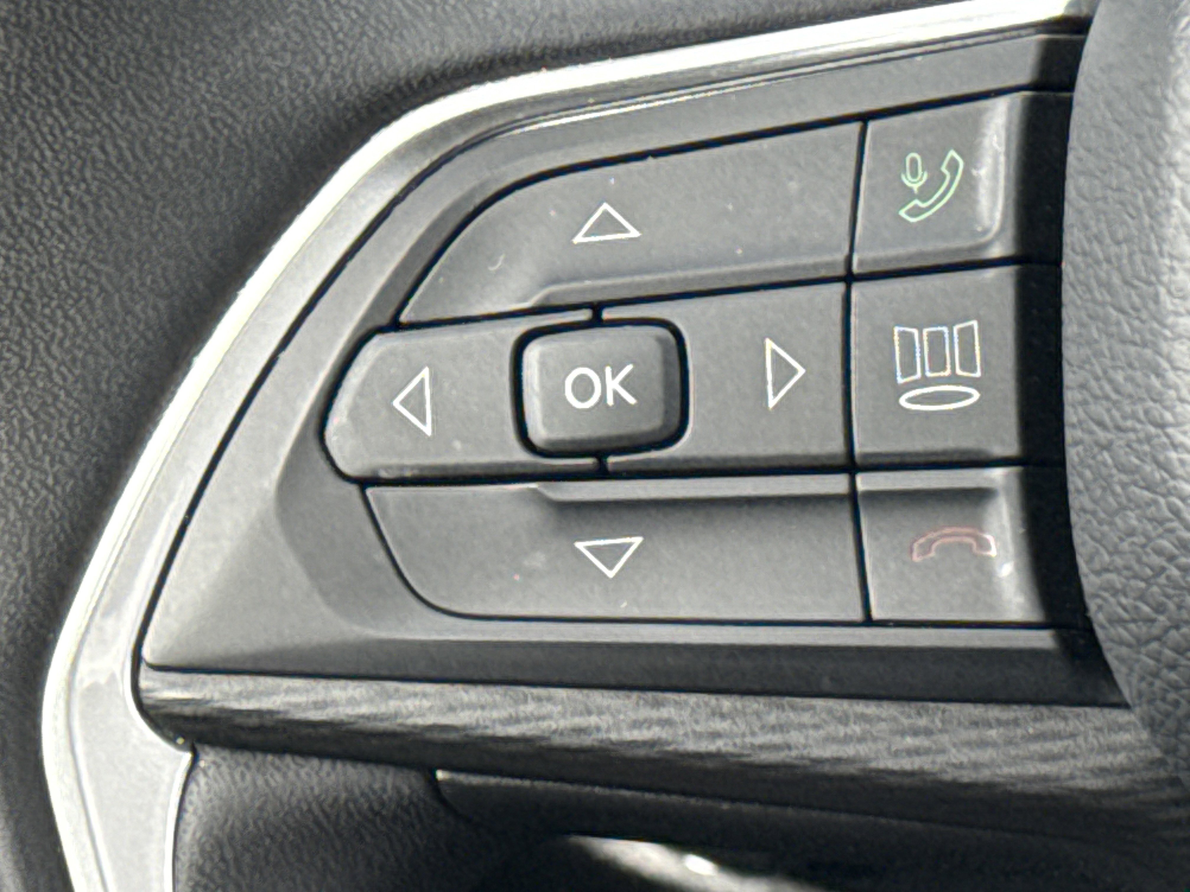 Used 2023 Jeep Grand Cherokee Laredo X w/ Luxury Tech Group I image 18