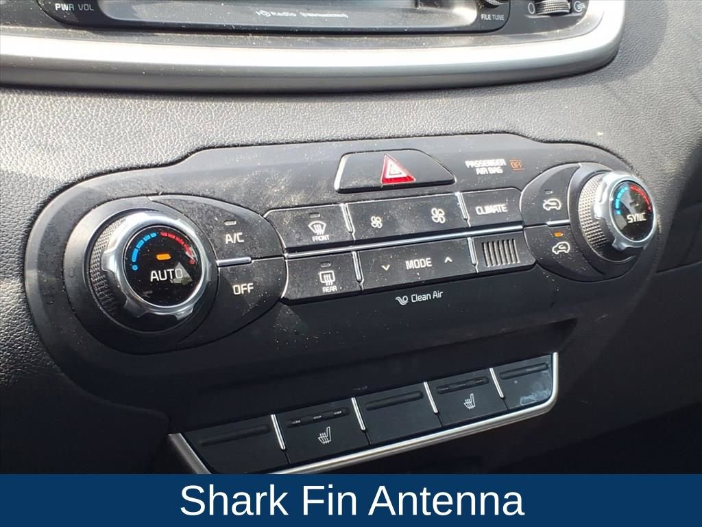 Used 2017 Kia Sorento LX w/ LX Convenience Package image 4