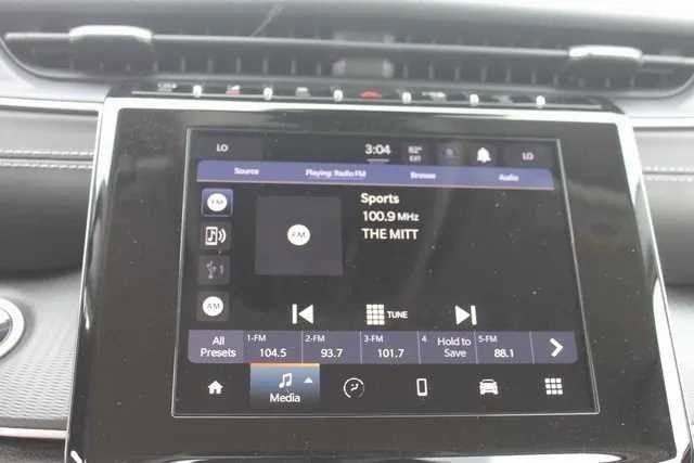 Used 2023 Jeep Grand Cherokee Laredo image 15