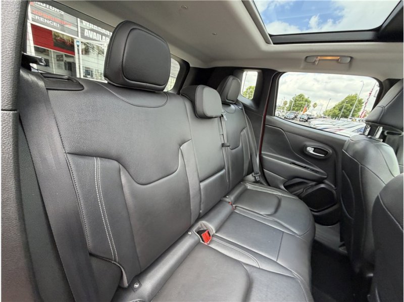 Used 2020 Jeep Renegade Limited w/ UConnect 8.4 Nav Group FWD image 30