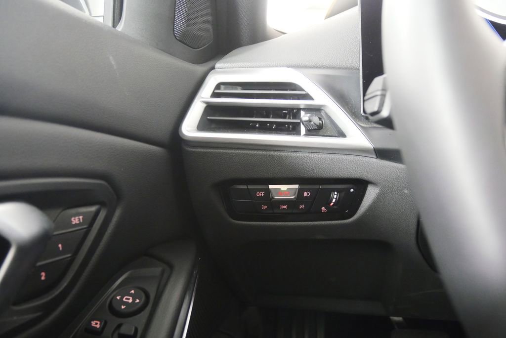 Used 2025 BMW 330i Sedan image 21