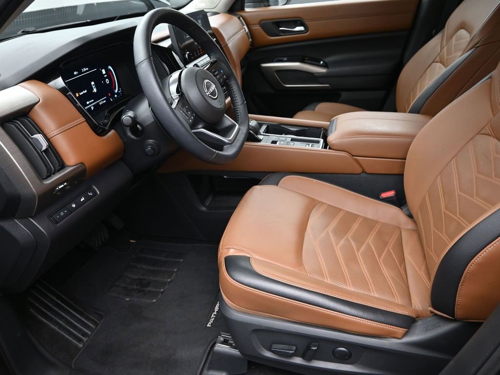 Used 2024 Nissan Pathfinder Platinum w/ Cargo Package image 16
