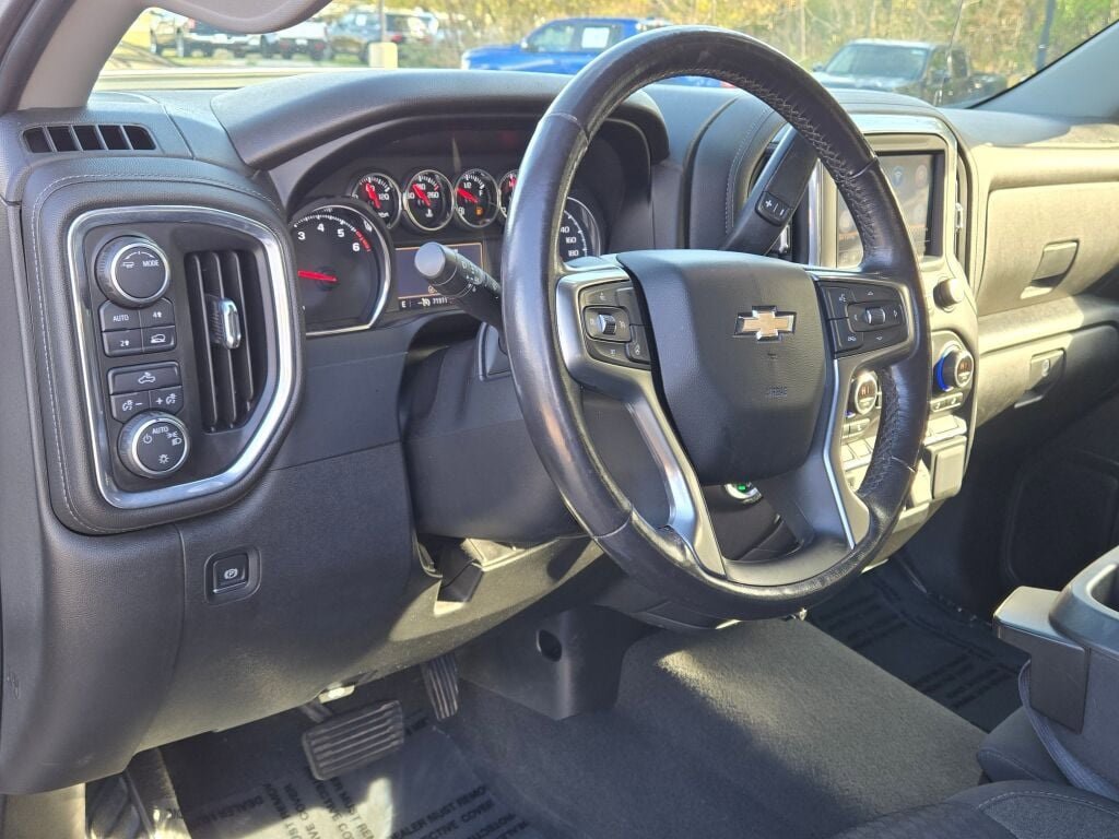 Used 2021 Chevrolet Silverado 1500 LT image 21