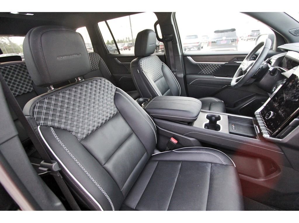 Used 2025 GMC Acadia Denali FWD image 30