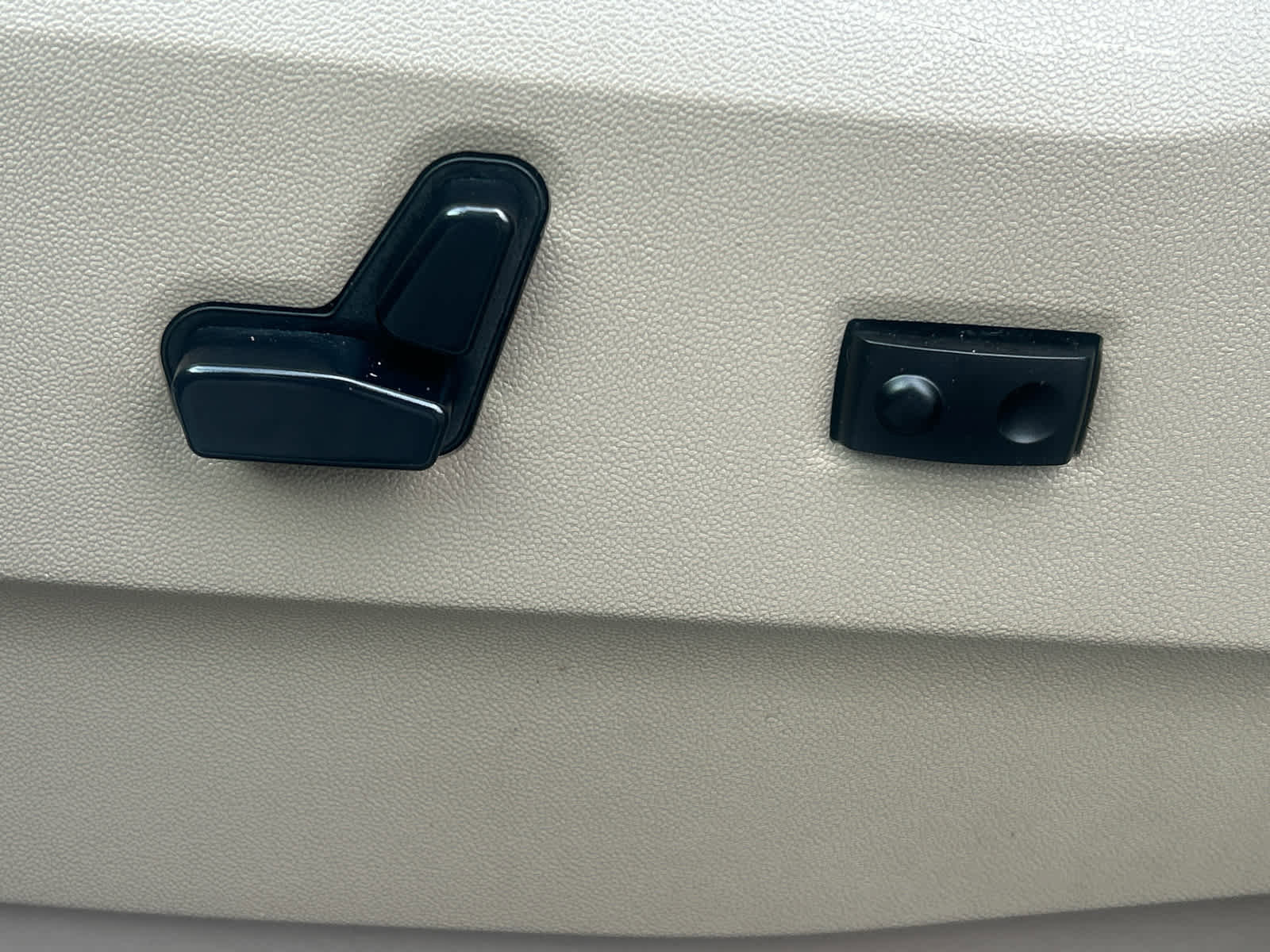 Used 2015 Chrysler Town & Country Touring w/ Driver Convenience Group image 19