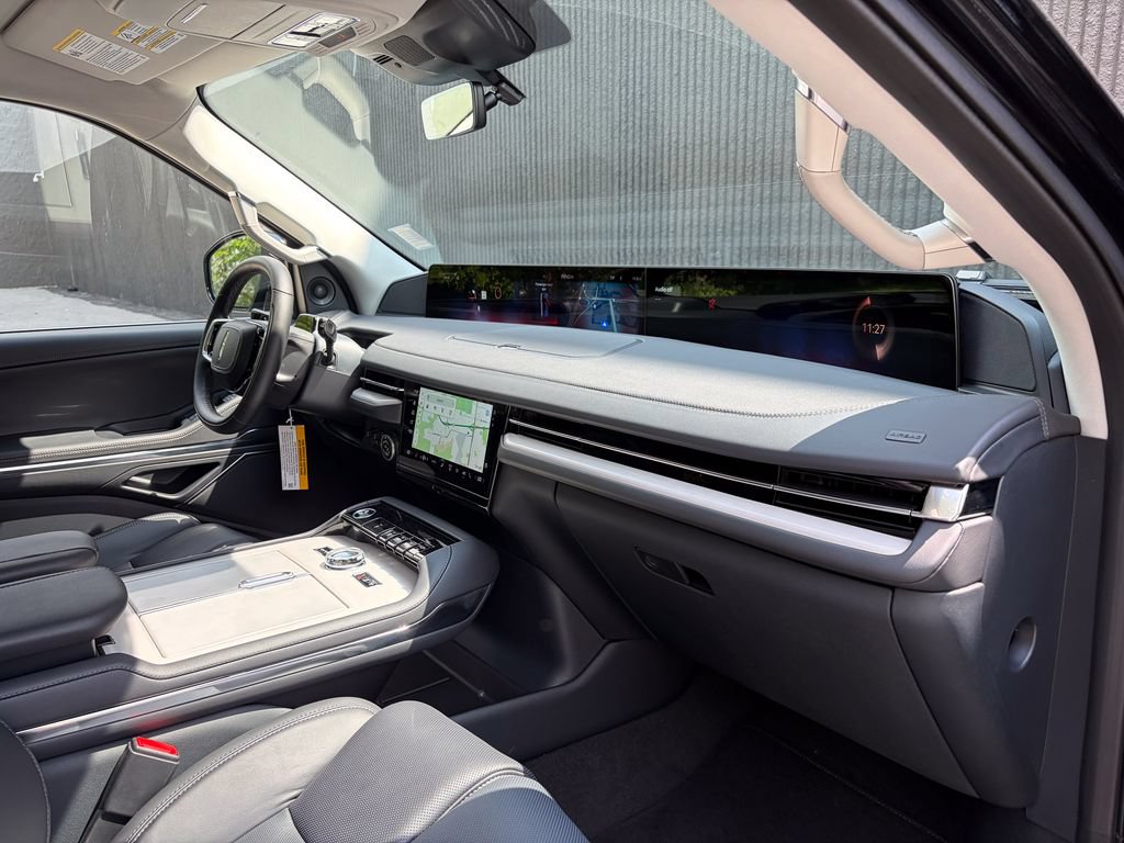 New 2027 Lincoln Navigator Premiere AWD/4WD image 30