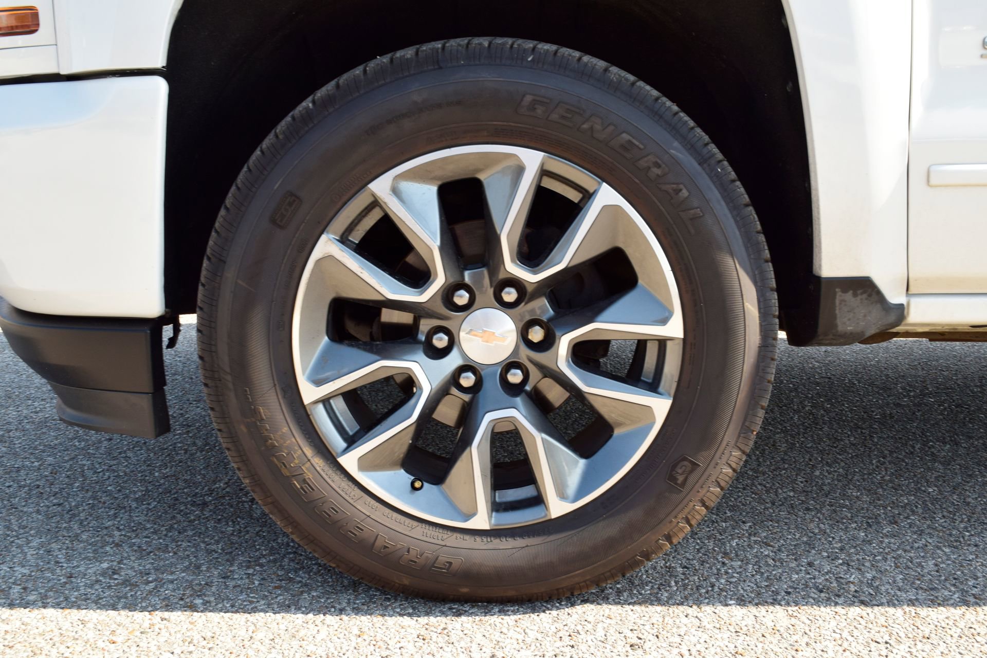 Used 2018 Chevrolet Silverado 1500 LT w/ All Star Edition AWD/4WD image 25