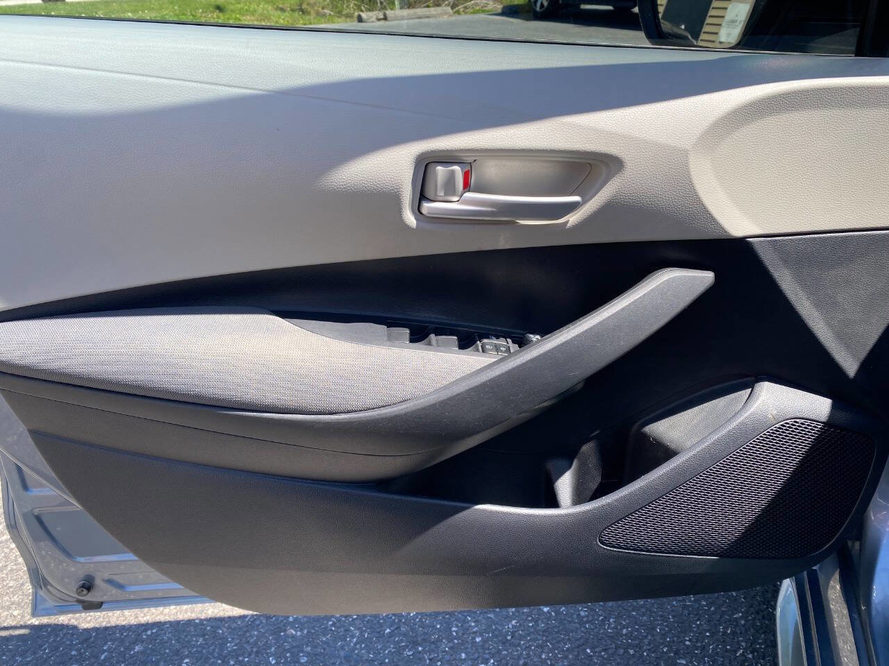 Used 2020 Toyota Corolla L FWD image 11