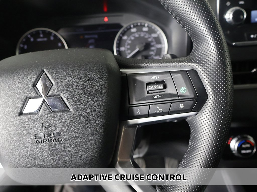 Used 2024 Mitsubishi Outlander SE Black Edition image 4