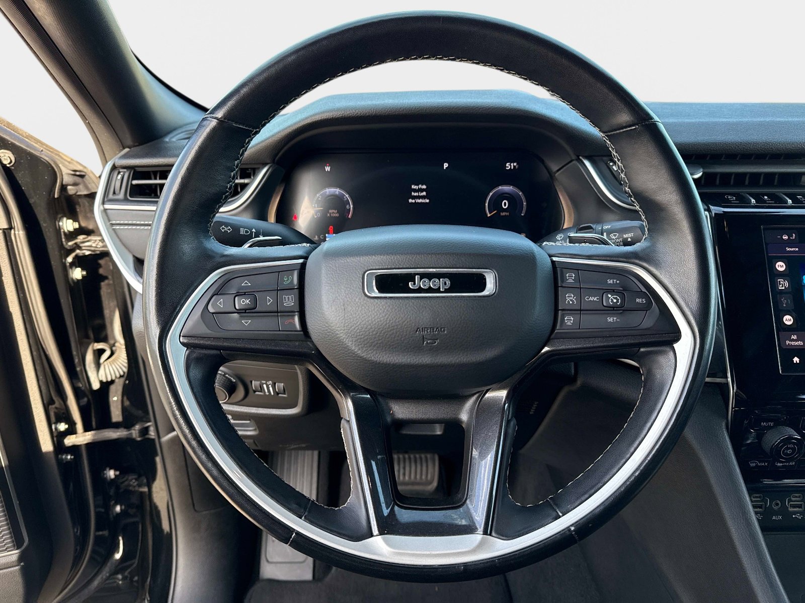 Used 2022 Jeep Grand Cherokee L Laredo image 27