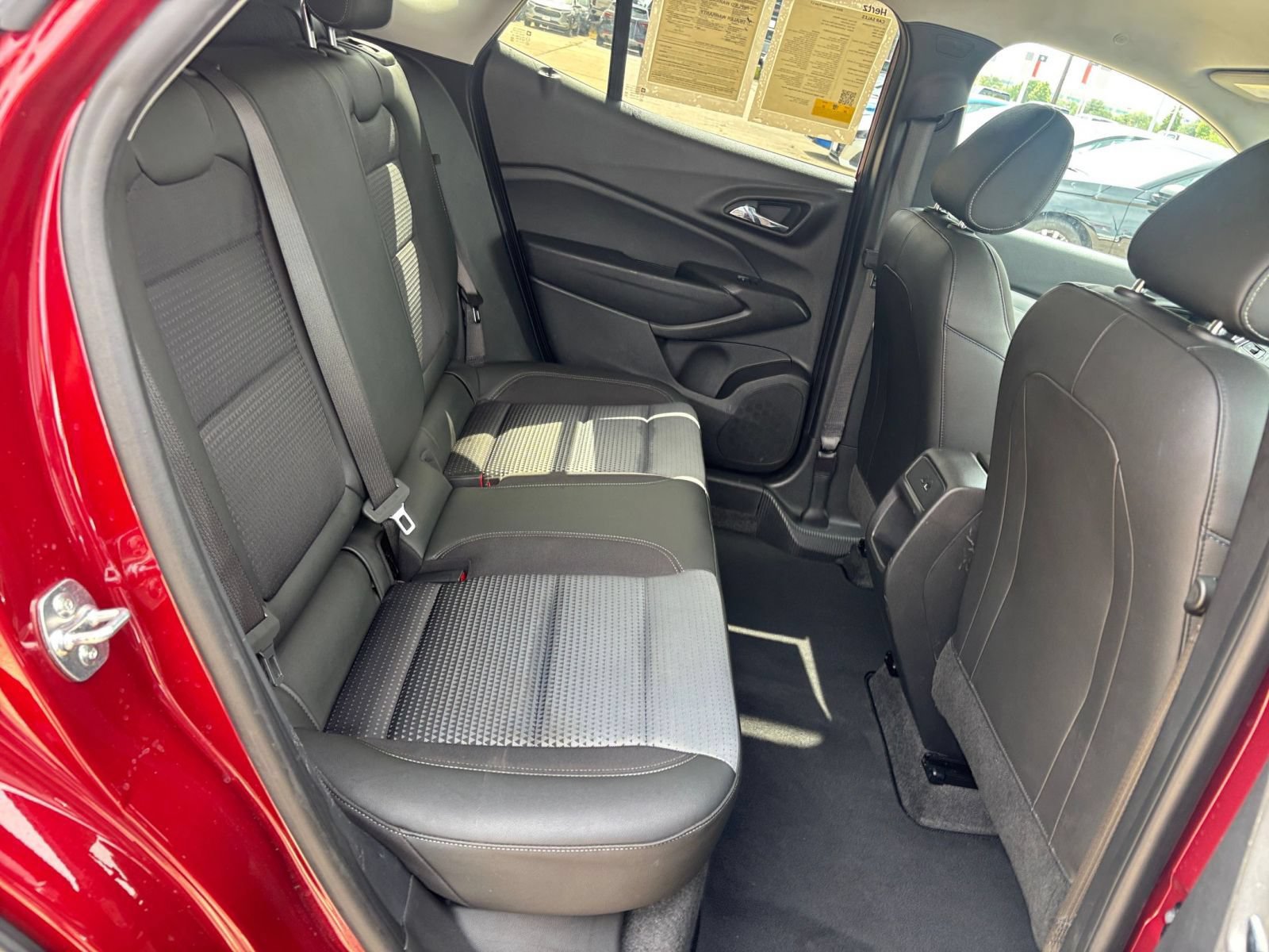 Used 2025 Chevrolet Trax LT w/ LT Convenience Package FWD image 20