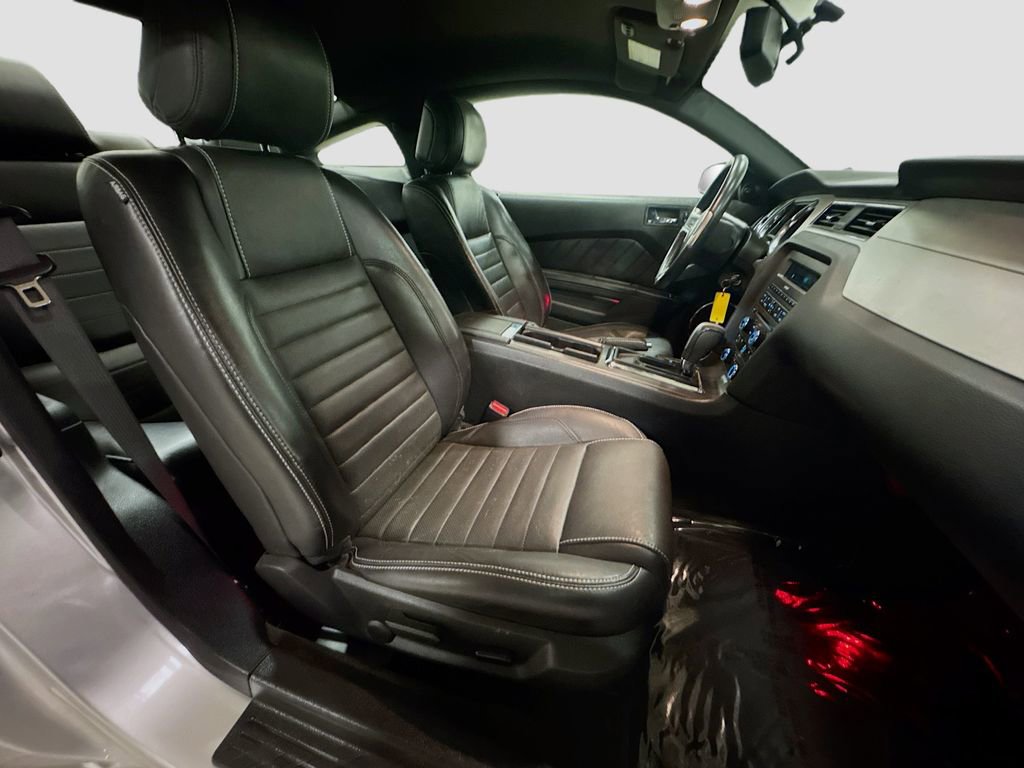 Used 2013 Ford Mustang Premium image 32