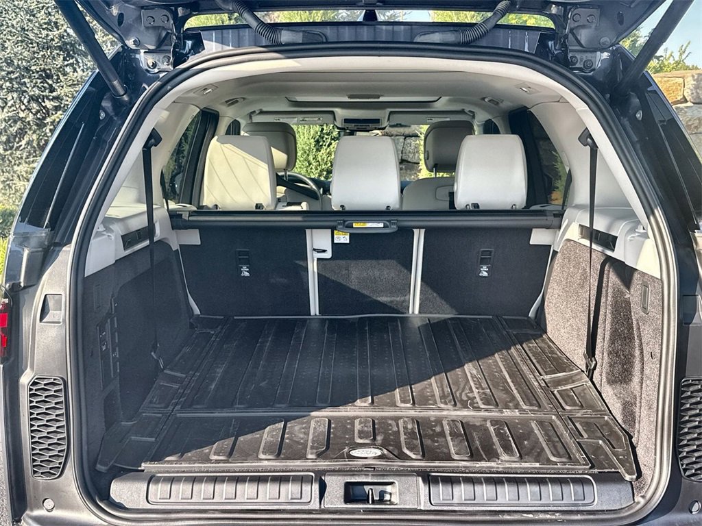 New 2026 Land Rover Discovery S image 17
