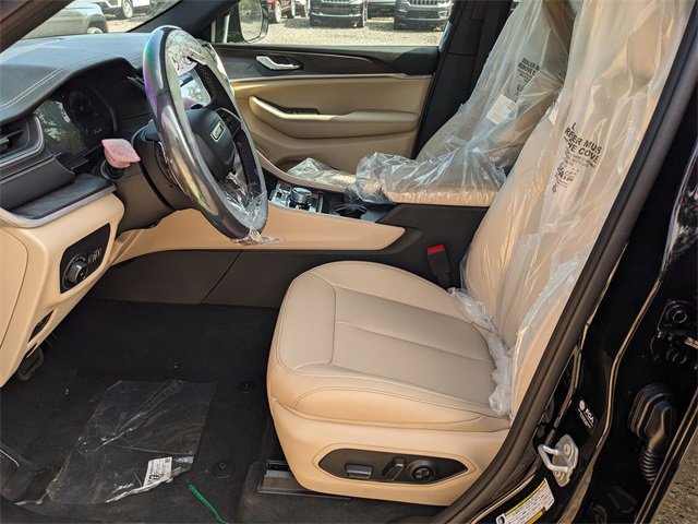 New 2025 Jeep Grand Cherokee Limited image 6