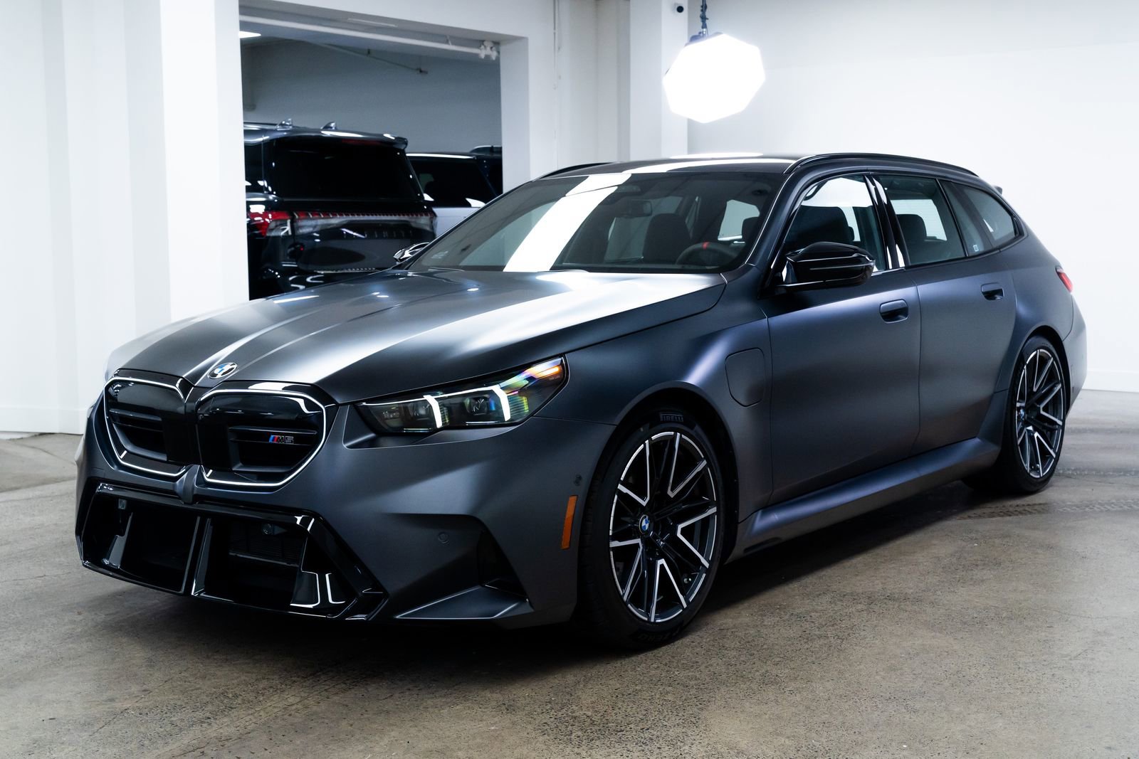 Used 2025 BMW M5 Touring image 3