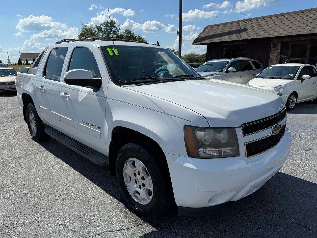 Used 2011 Chevrolet Avalanche LT w/ Luxury Package image 2