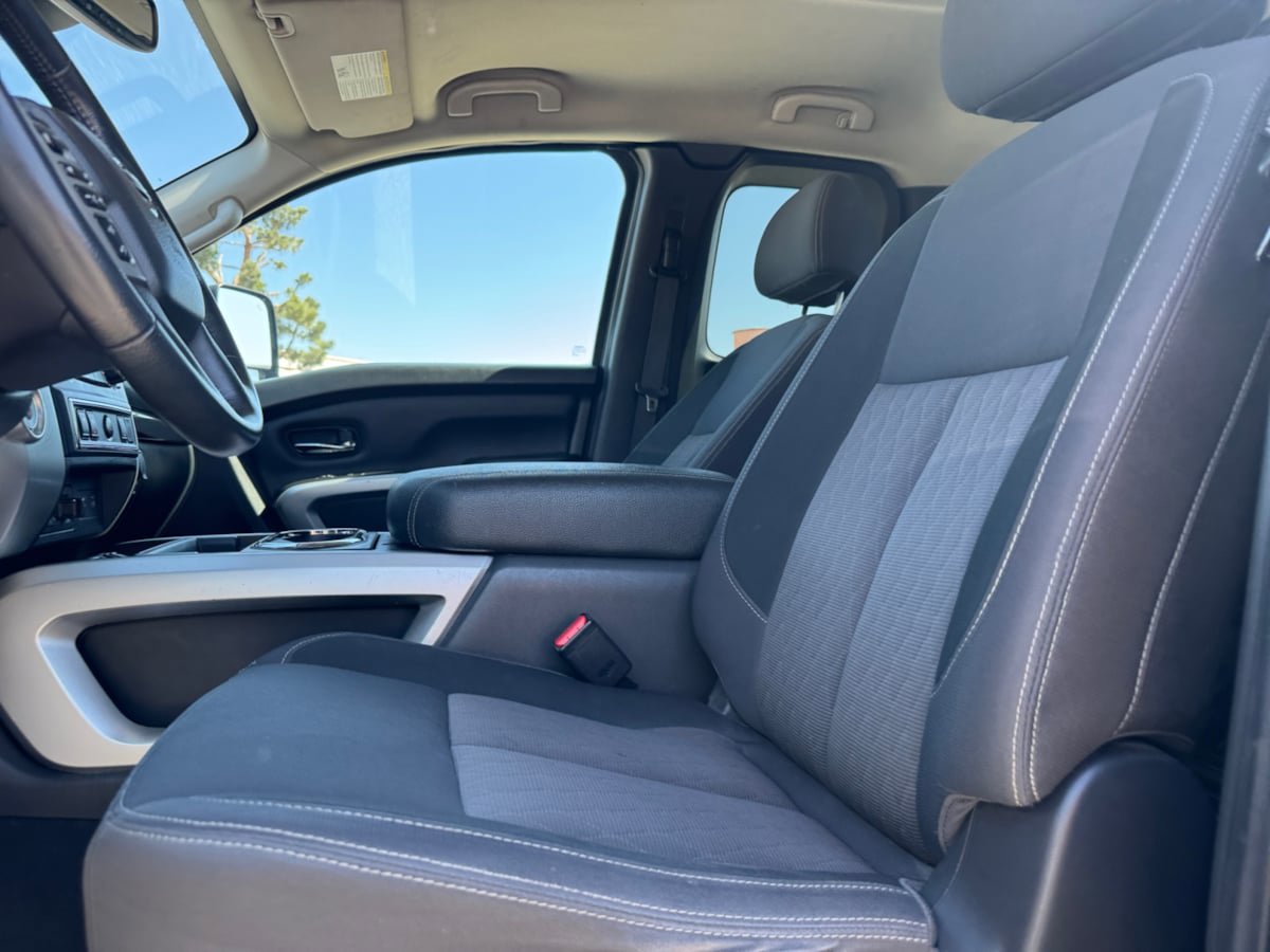 Used 2021 Nissan Titan SV w/ SV Convenience Package image 16