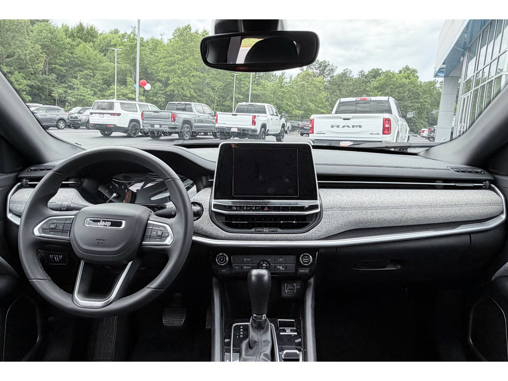 Used 2025 Jeep Compass Latitude AWD/4WD image 10