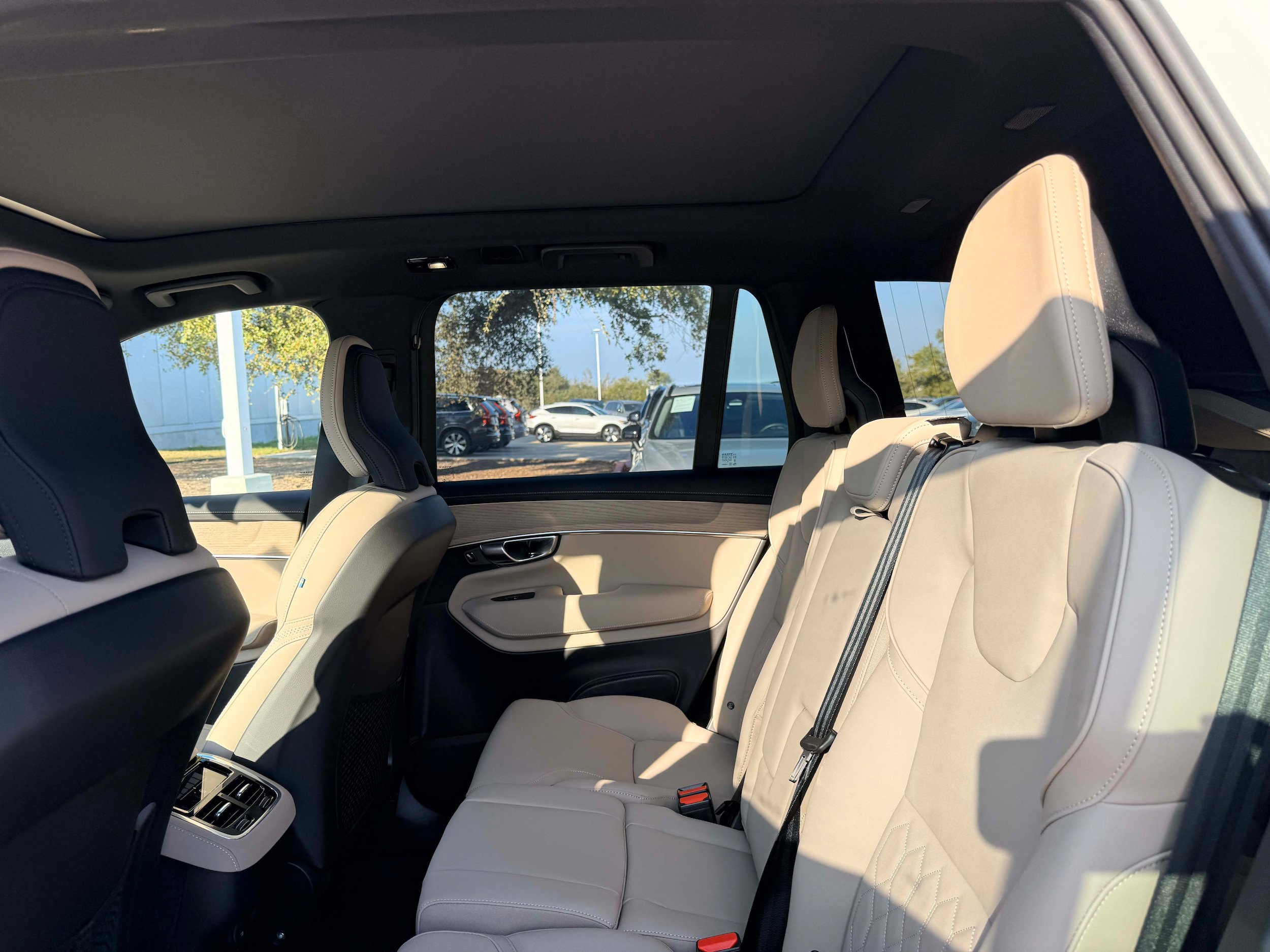 New 2026 Volvo XC90 B6 Plus w/ Protection Package Premier AWD/4WD image 13