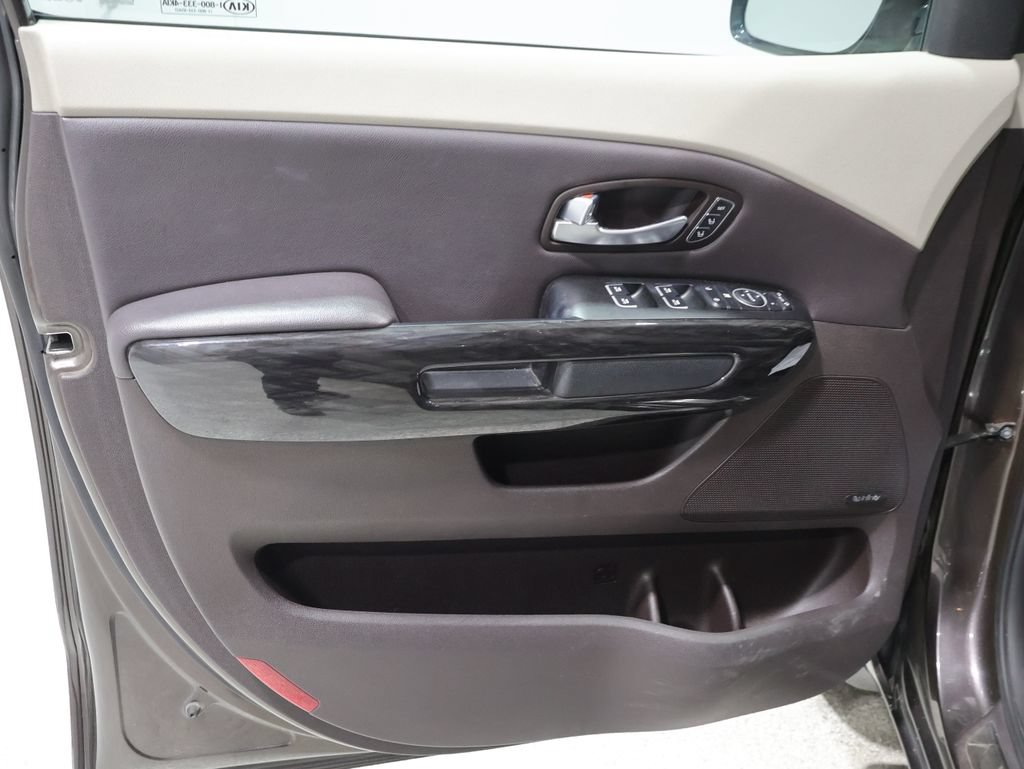 Used 2015 Kia Sedona SX Limited FWD image 13