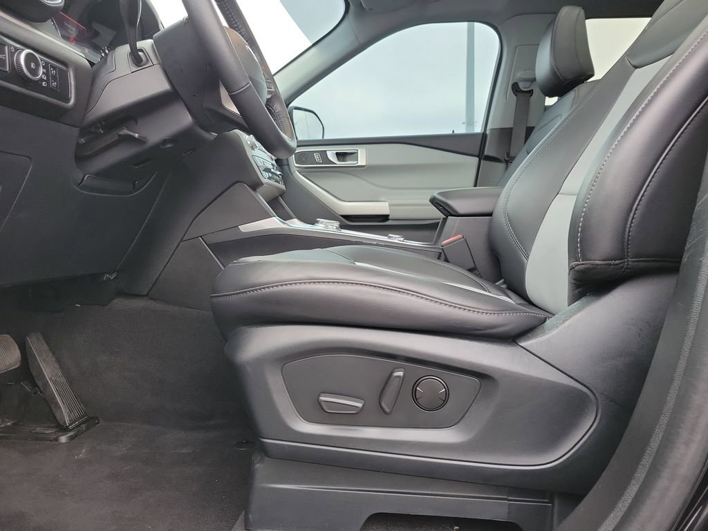 Certified 2023 Ford Explorer XLT w/ Equipment Group 202A image 17