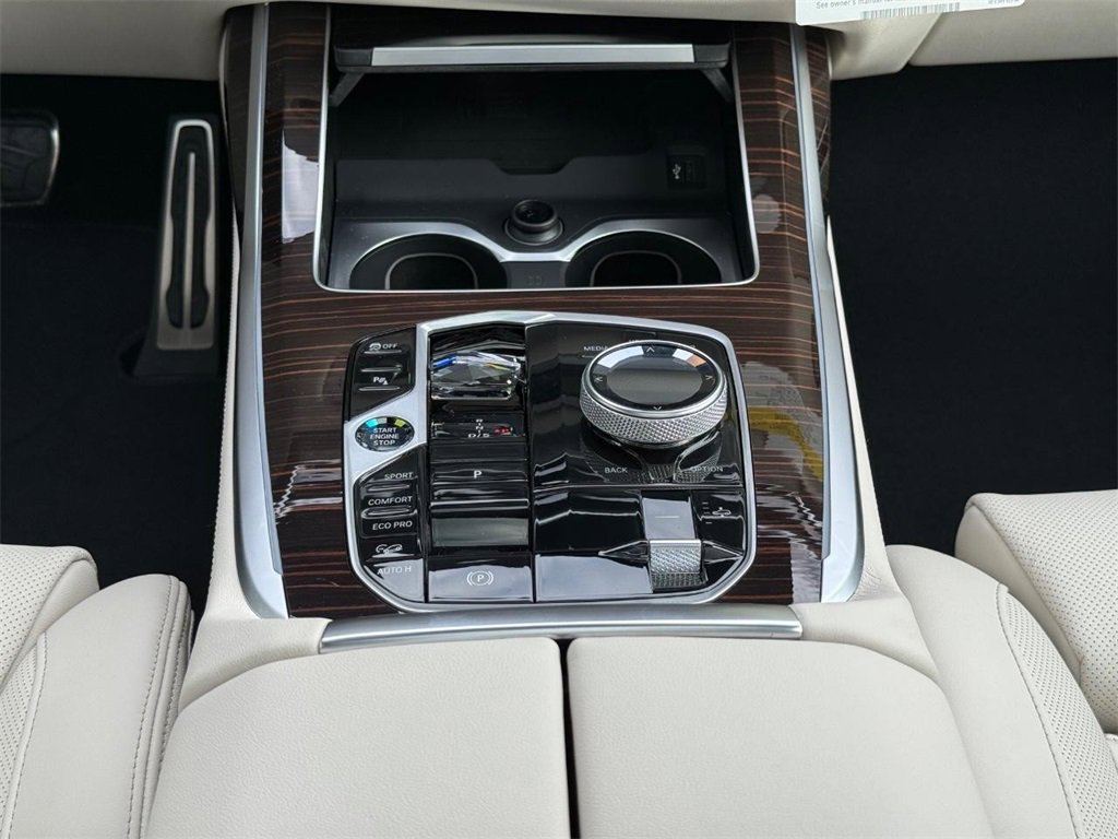 New 2026 BMW X7 M60i image 9