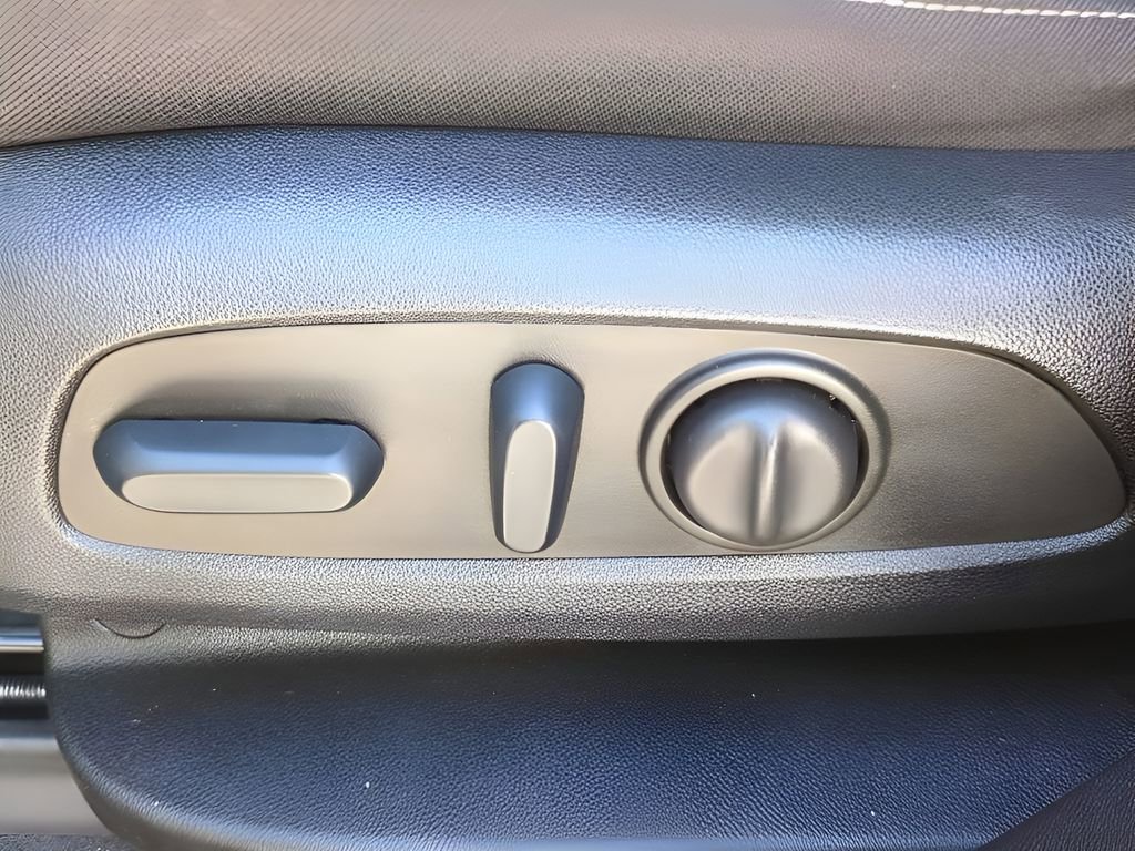 Used 2023 Chevrolet Blazer LT image 19