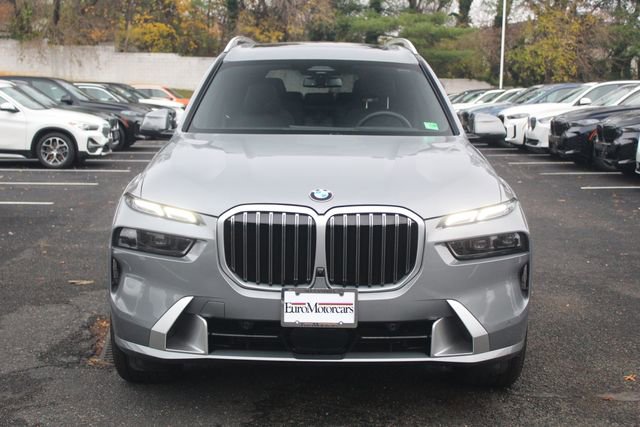 Used 2025 BMW X7 xDrive40i w/ Executive Package image 2