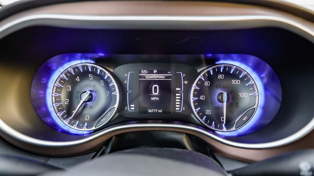 Used 2024 Chrysler Voyager LX image 28