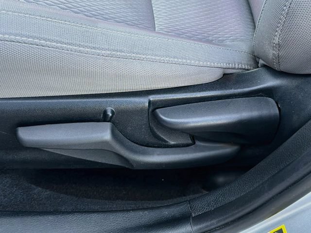 Used 2015 Toyota Corolla LE FWD image 23