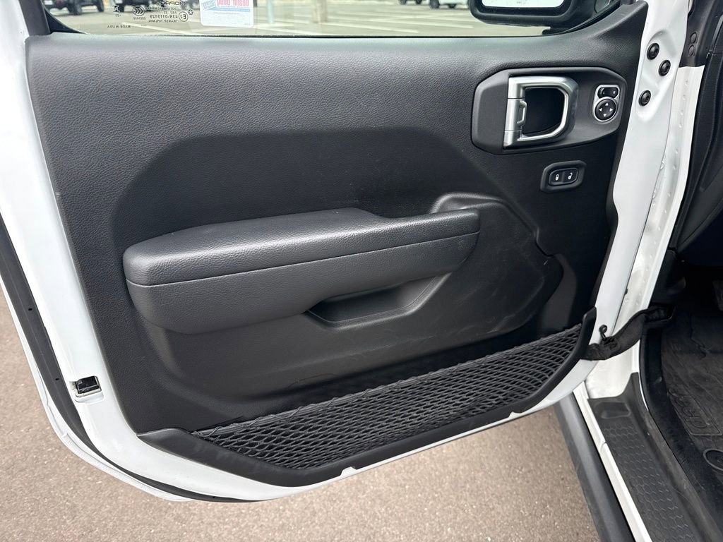 Used 2023 Jeep Gladiator Rubicon w/ Cold Weather Group image 13