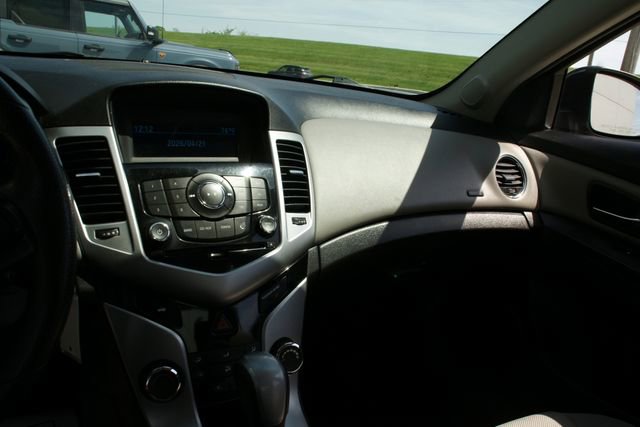 Used 2015 Chevrolet Cruze LT FWD image 16