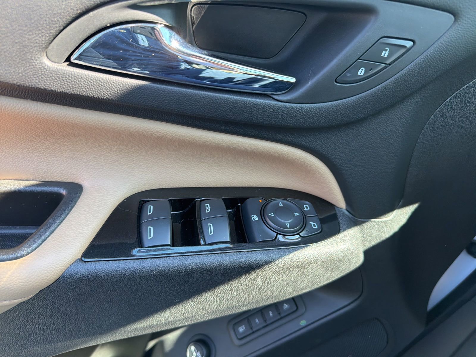 Used 2024 Chevrolet Equinox Premier image 23