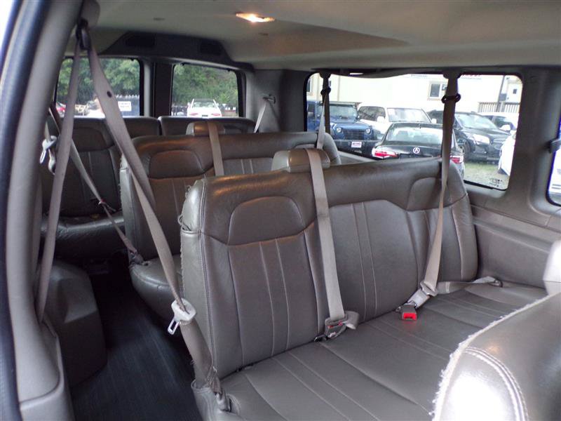 Used 2017 Chevrolet Express 3500 LS RWD image 24