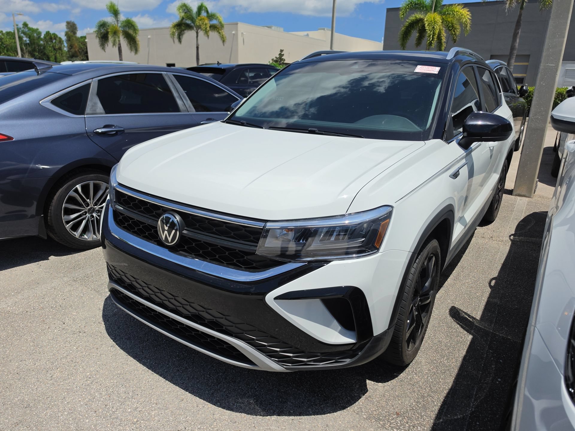 Used 2024 Volkswagen Taos SE FWD image 3