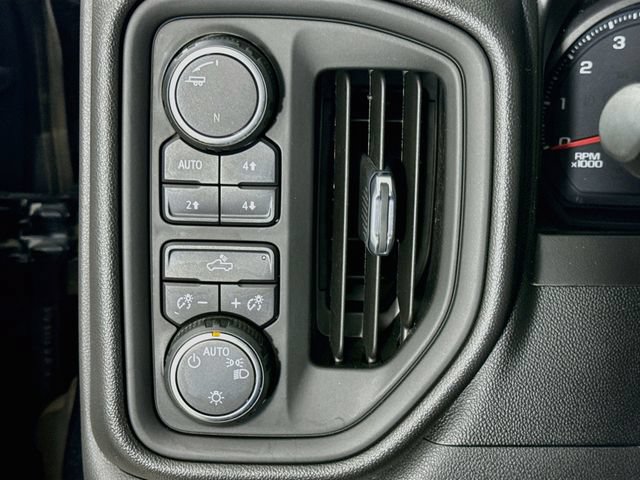 Used 2021 Chevrolet Silverado 1500 Custom Trail Boss AWD/4WD image 11