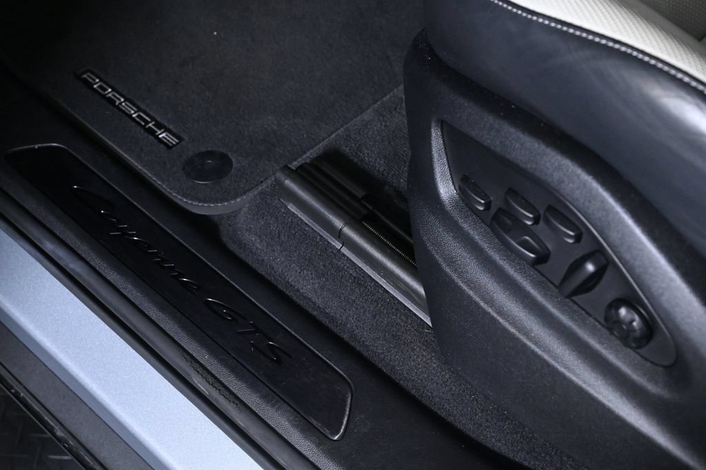 Certified 2025 Porsche Cayenne GTS AWD/4WD image 22