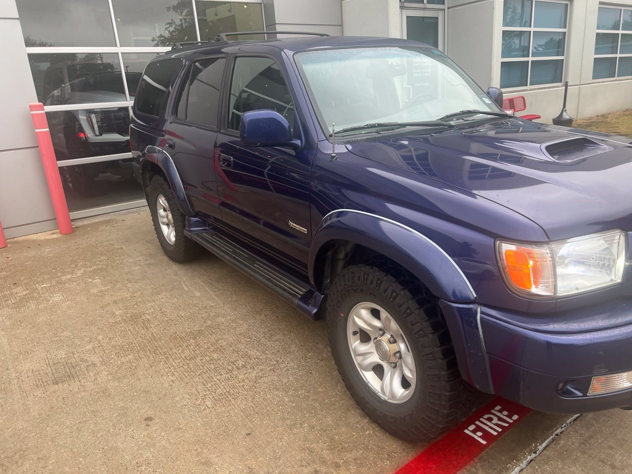 Used 2002 Toyota 4Runner SR5 RWD image 2