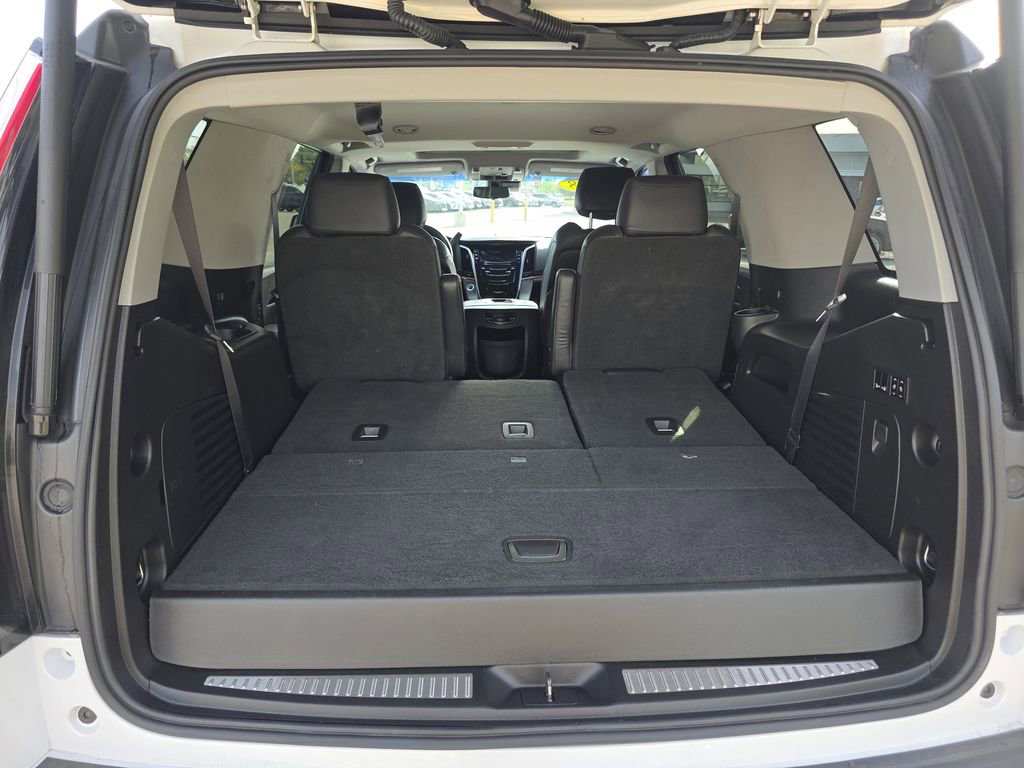 Used 2018 Cadillac Escalade Luxury AWD/4WD image 11