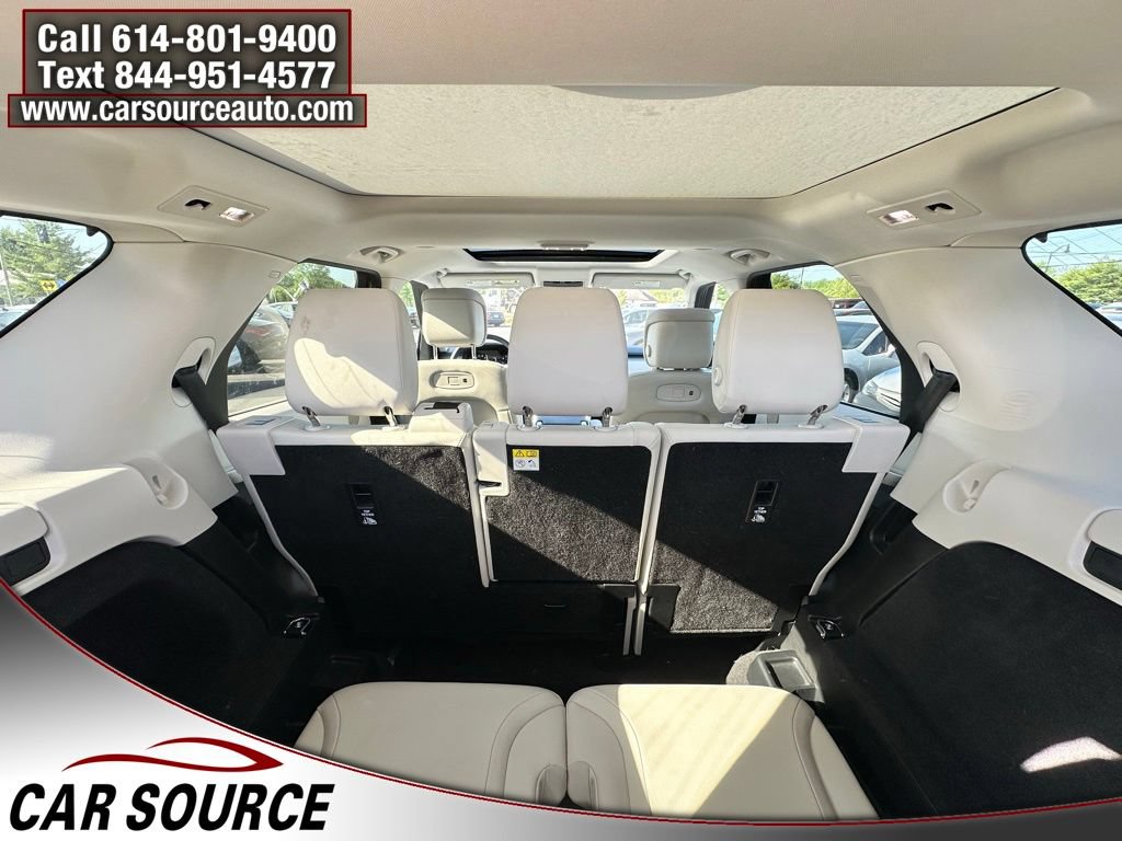 Used 2025 Land Rover Discovery Dynamic SE AWD/4WD image 17