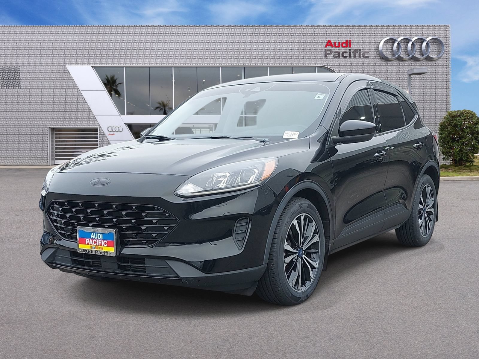 Used 2022 Ford Escape SE w/ SE Sport Appearance Package