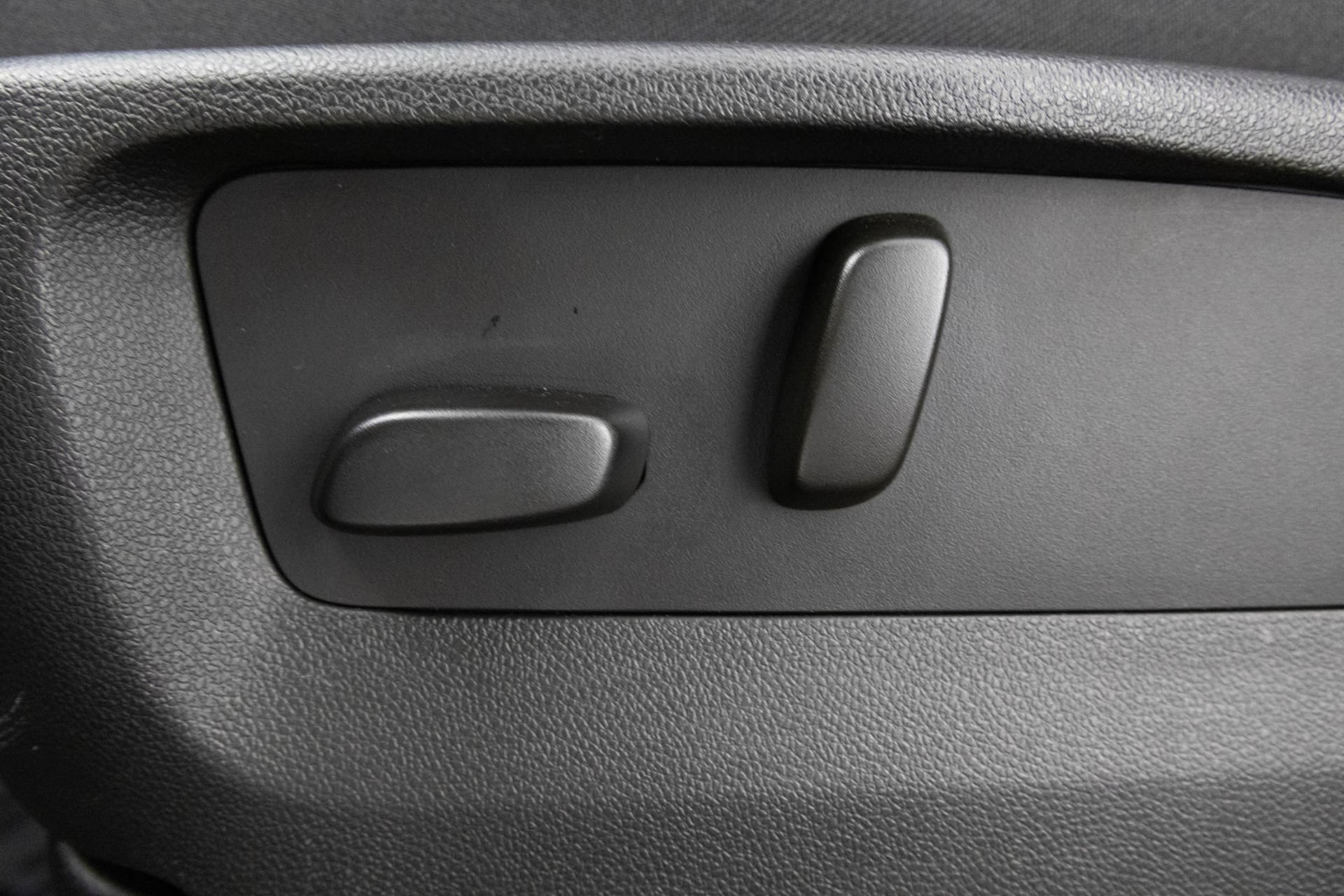 Used 2023 Buick Envision Essence AWD/4WD image 7