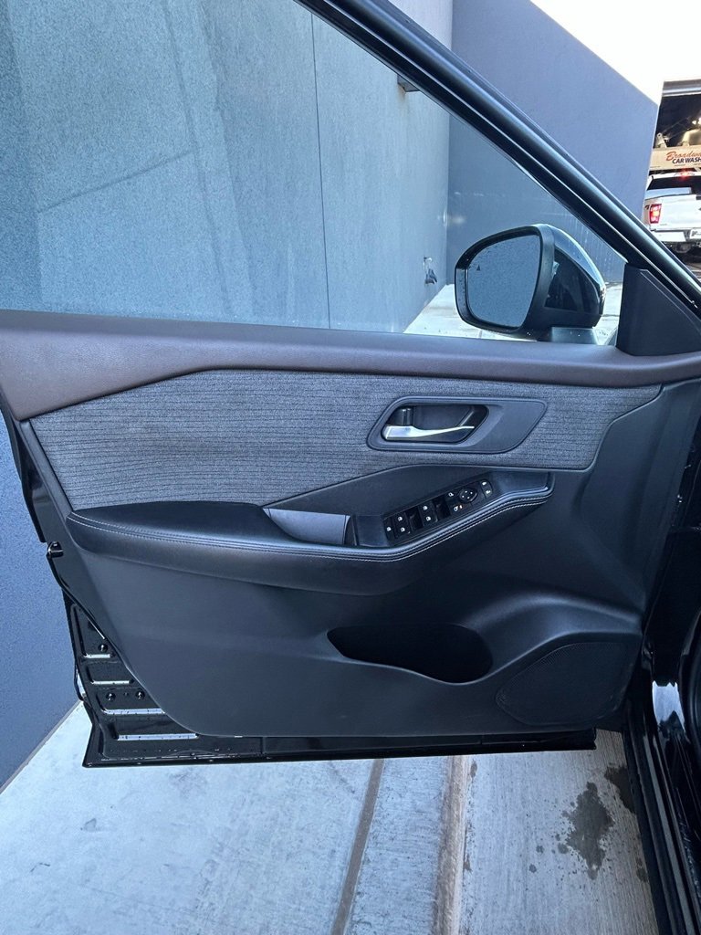 Used 2021 Nissan Rogue SV image 7