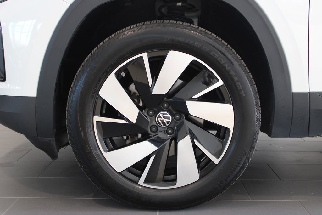 Used 2025 Volkswagen Atlas Cross Sport SE image 26