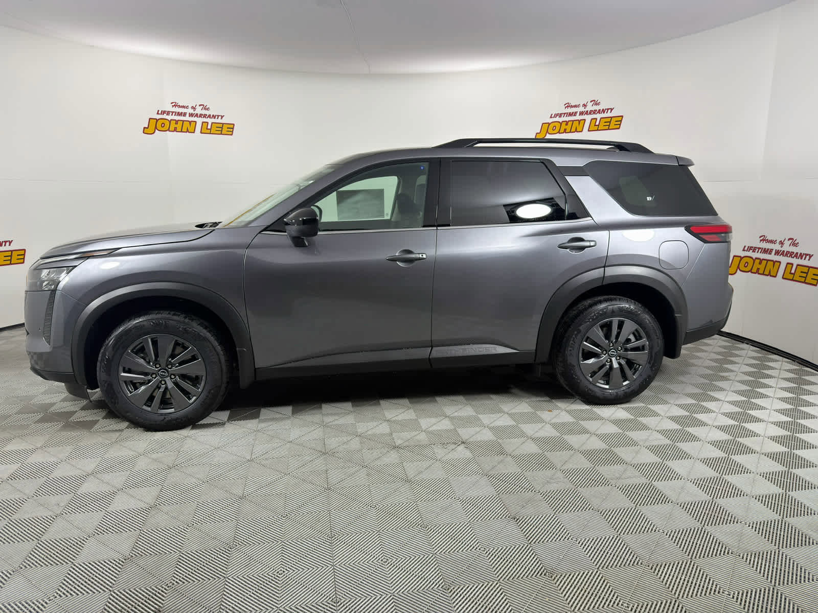 New 2026 Nissan Pathfinder SV w/ SV Premium Package image 2