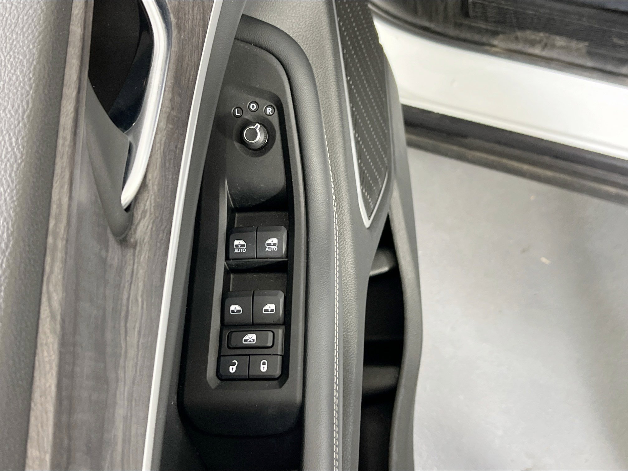 Used 2022 Jeep Grand Cherokee Limited AWD/4WD image 17