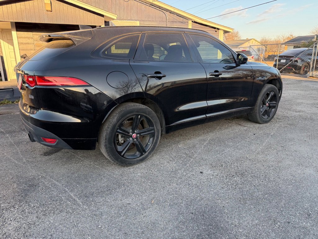 Used 2017 Jaguar F-PACE R-Sport image 8