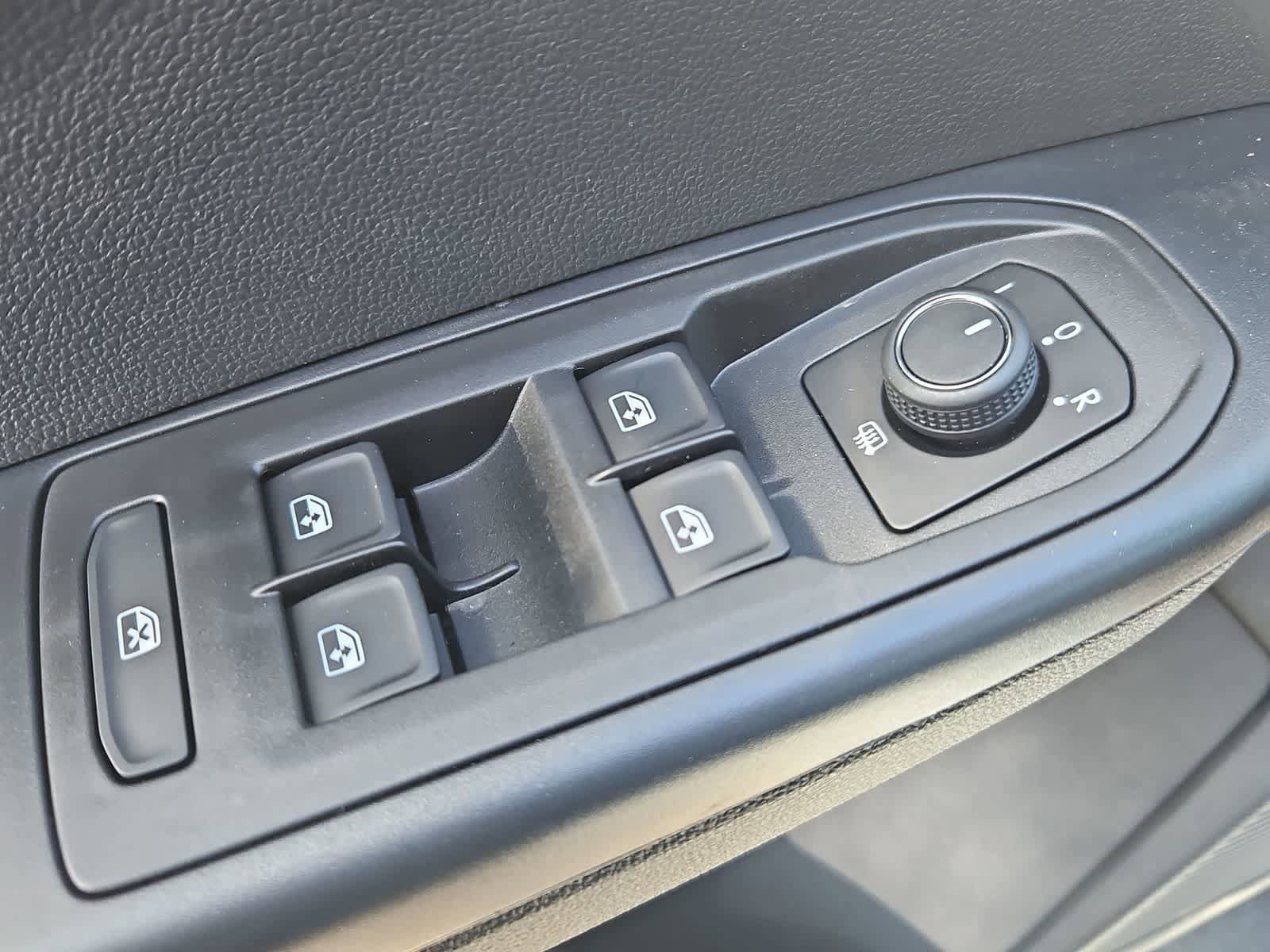 New 2026 Volkswagen Taos SE FWD image 17
