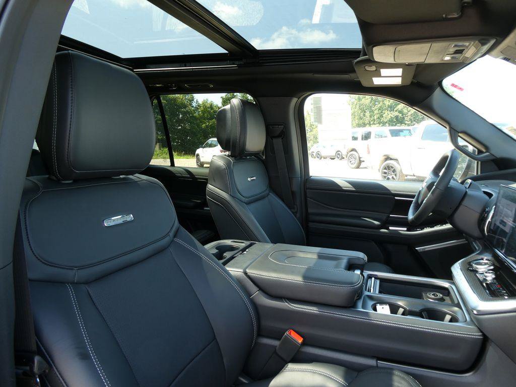 New 2027 Ford Expedition Platinum w/ Stealth Appearance Package AWD/4WD image 11