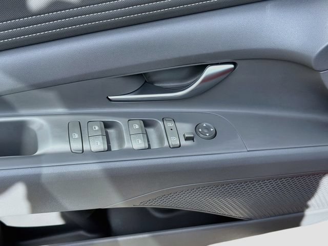 Certified 2025 Hyundai Elantra SEL FWD image 17